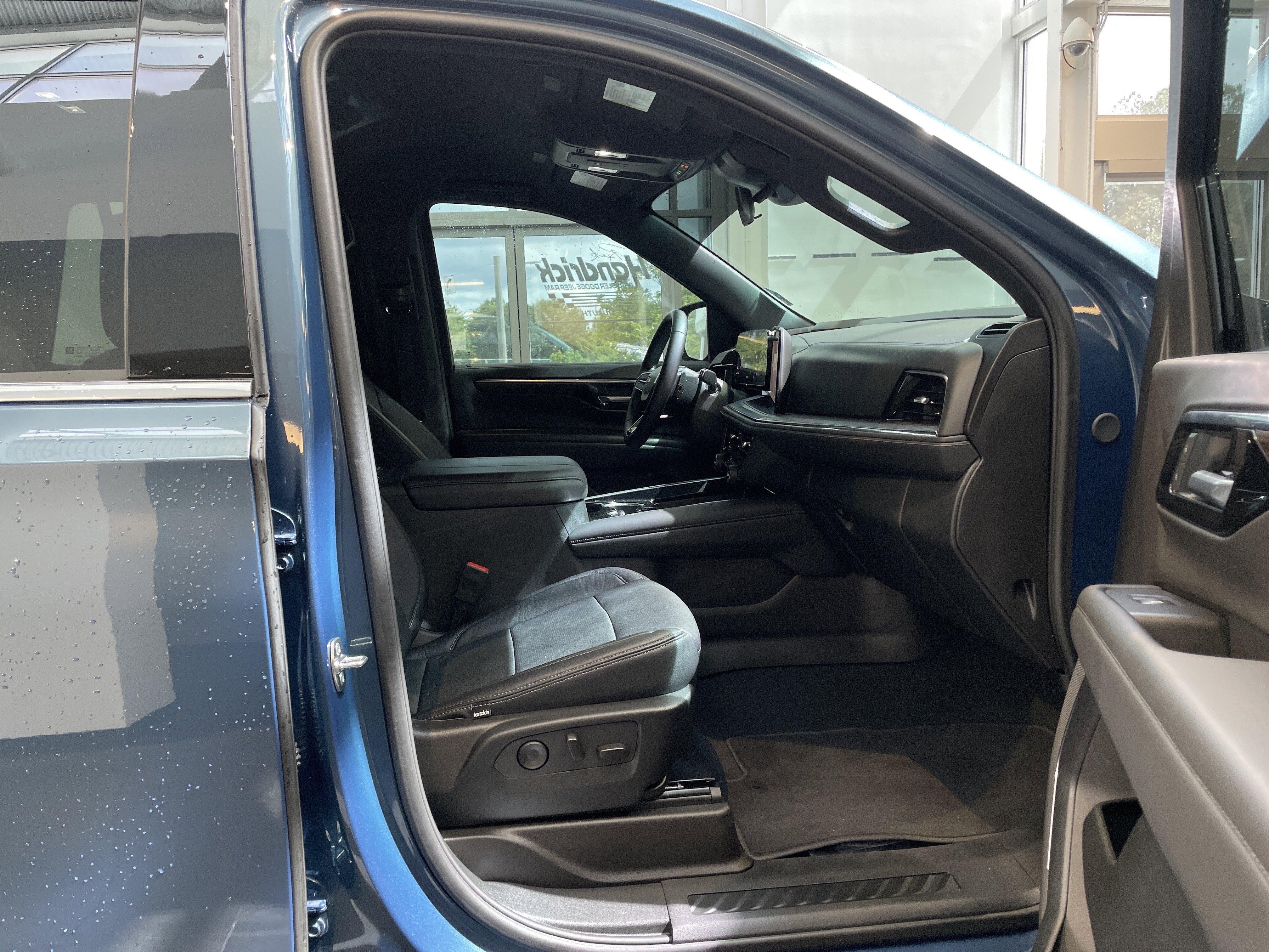 Used 2025 Chevrolet Tahoe LS w/ LPO, Dark Essentials Package RWD image 39