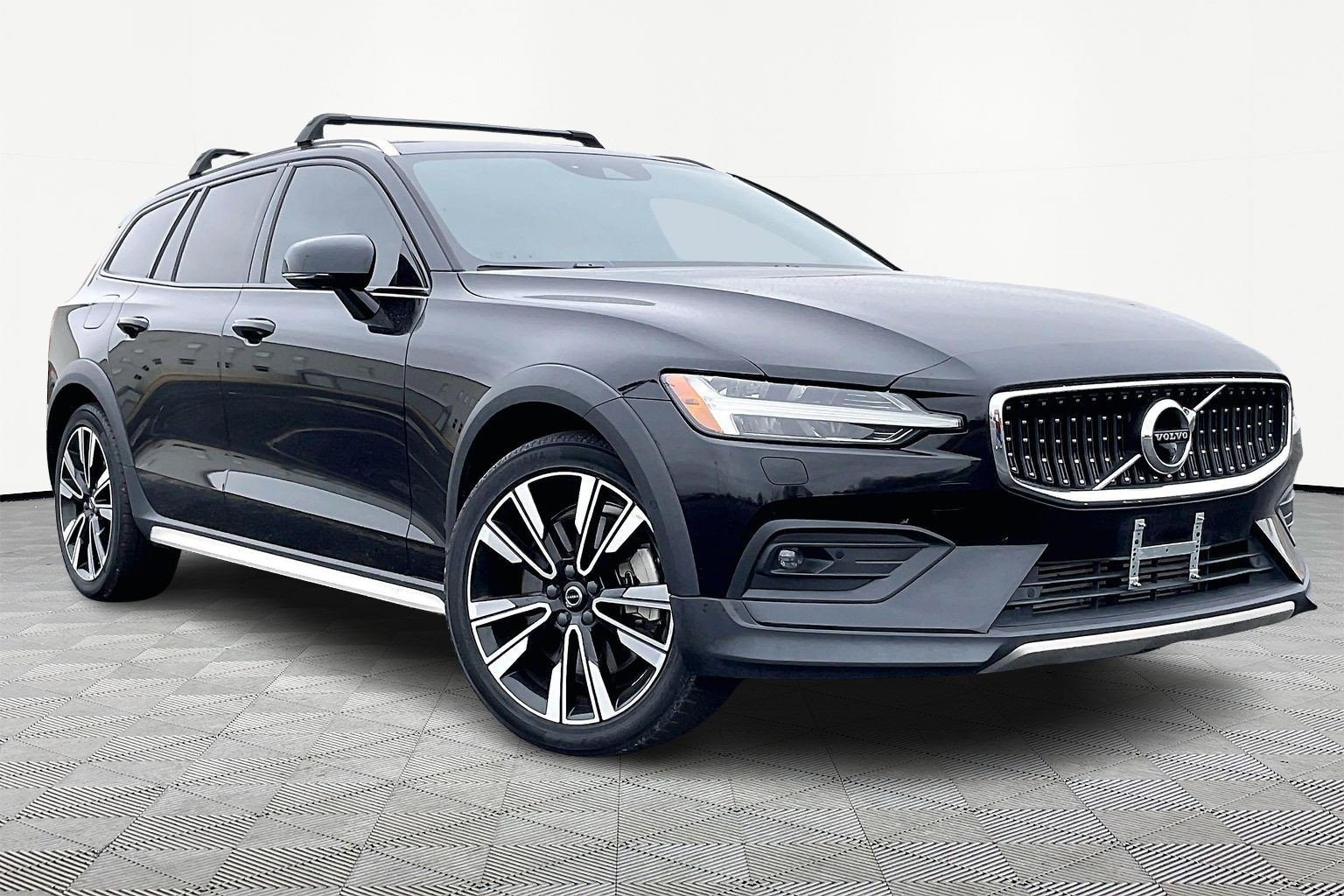 Used 2020 Volvo V60 T5 Cross Country w/ Protection Package Premier image 1