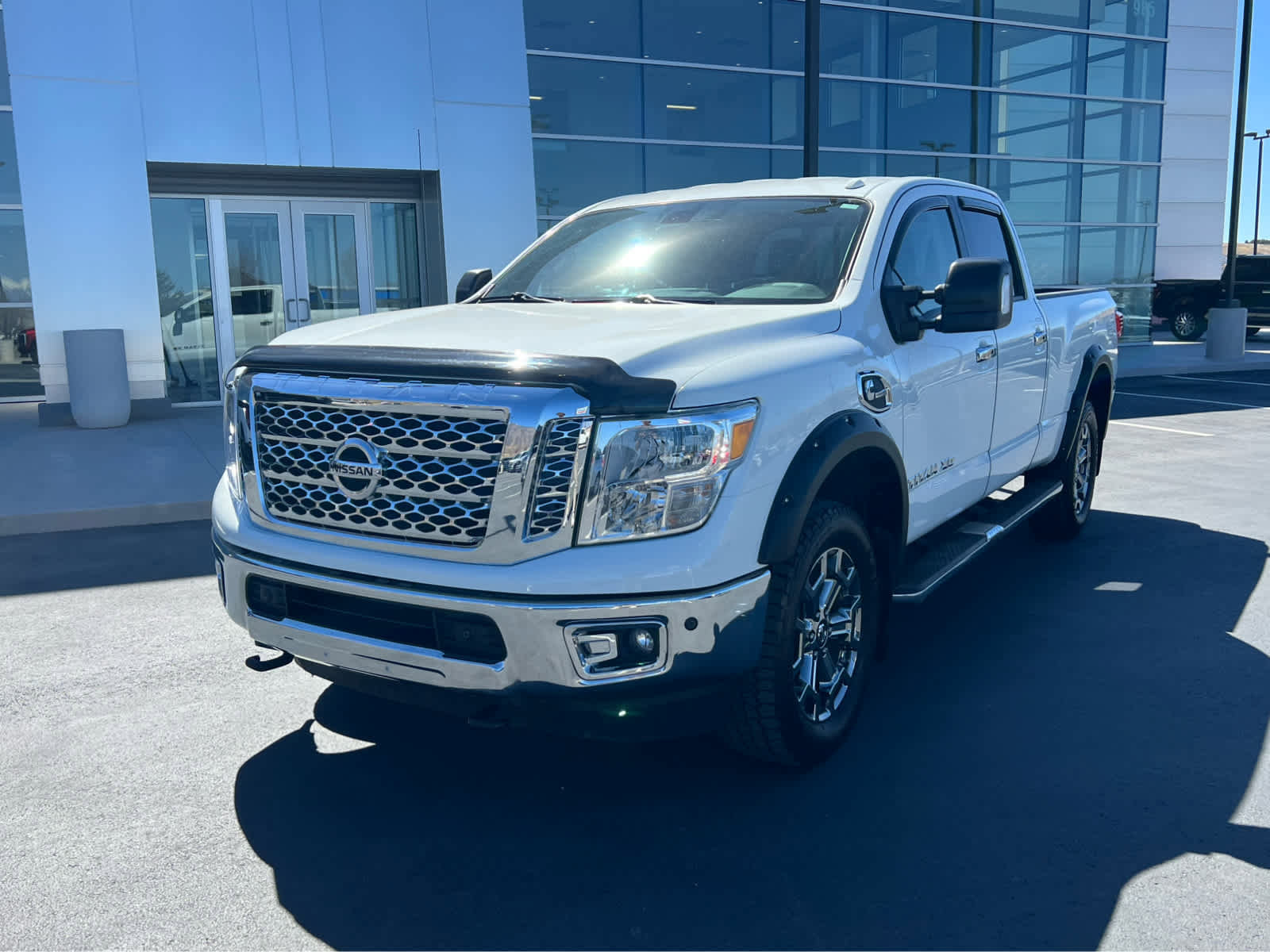 Used 2017 Nissan Titan SV AWD/4WD image 2