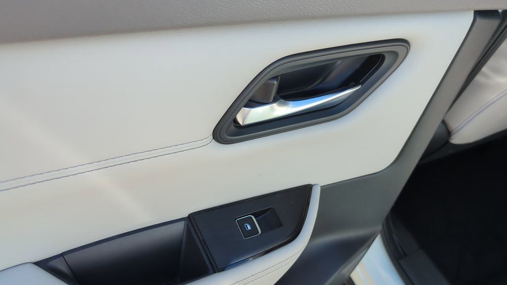 Used 2025 Nissan Rogue SL w/ Tech Package image 16