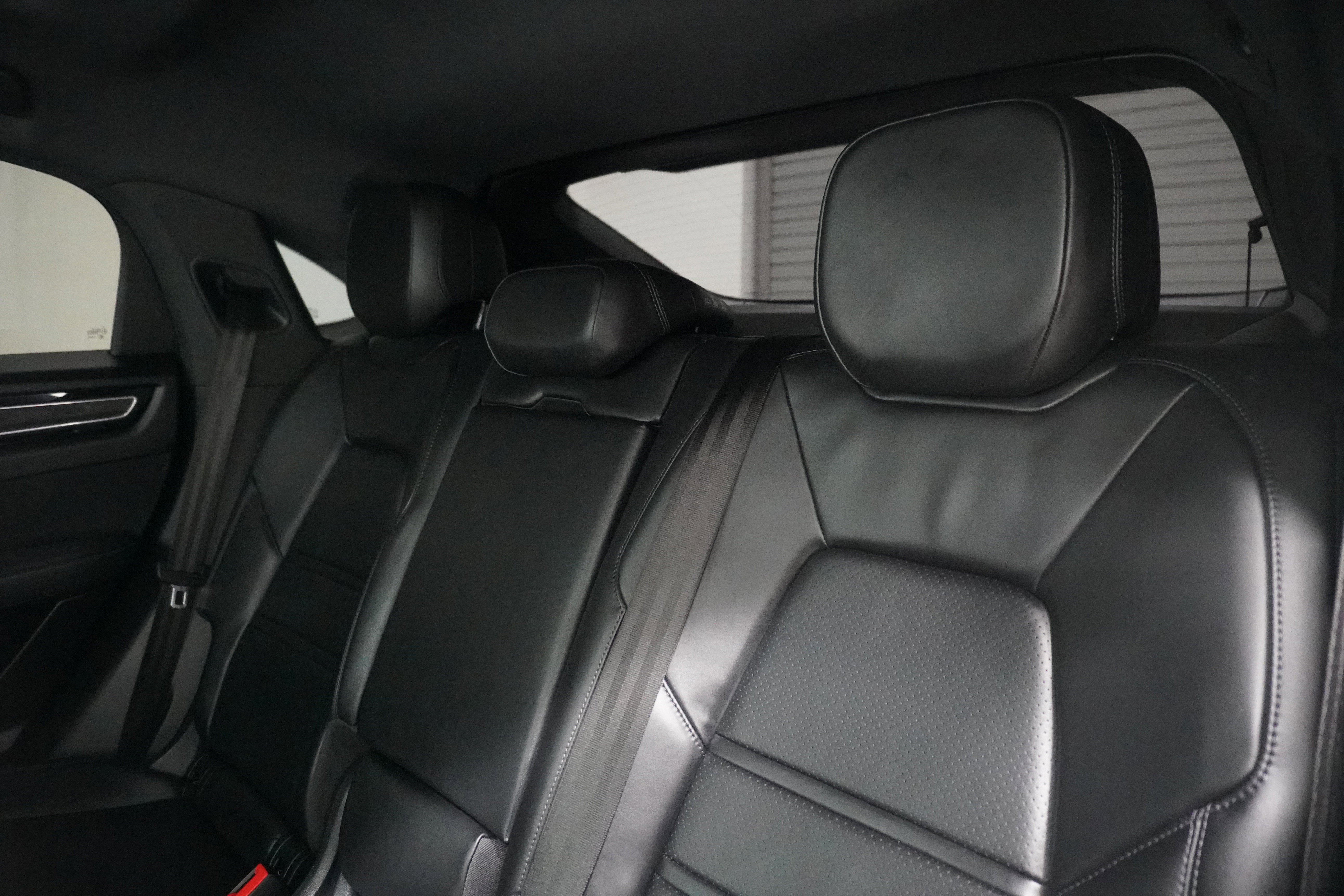 Used 2022 Porsche Cayenne Coupe AWD/4WD image 13