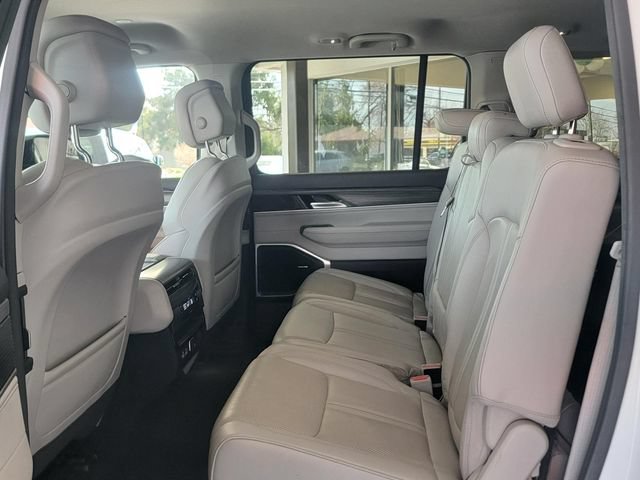 Certified 2023 Jeep Wagoneer L Series II AWD/4WD image 17
