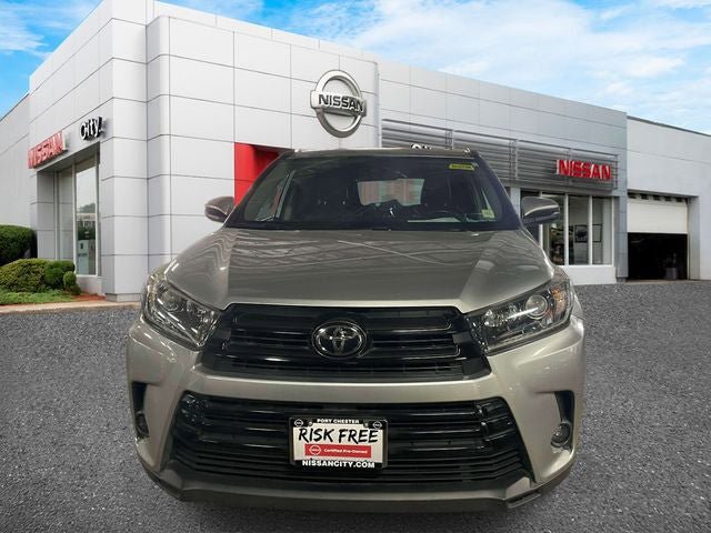 Used 2019 Toyota Highlander SE AWD/4WD image 2