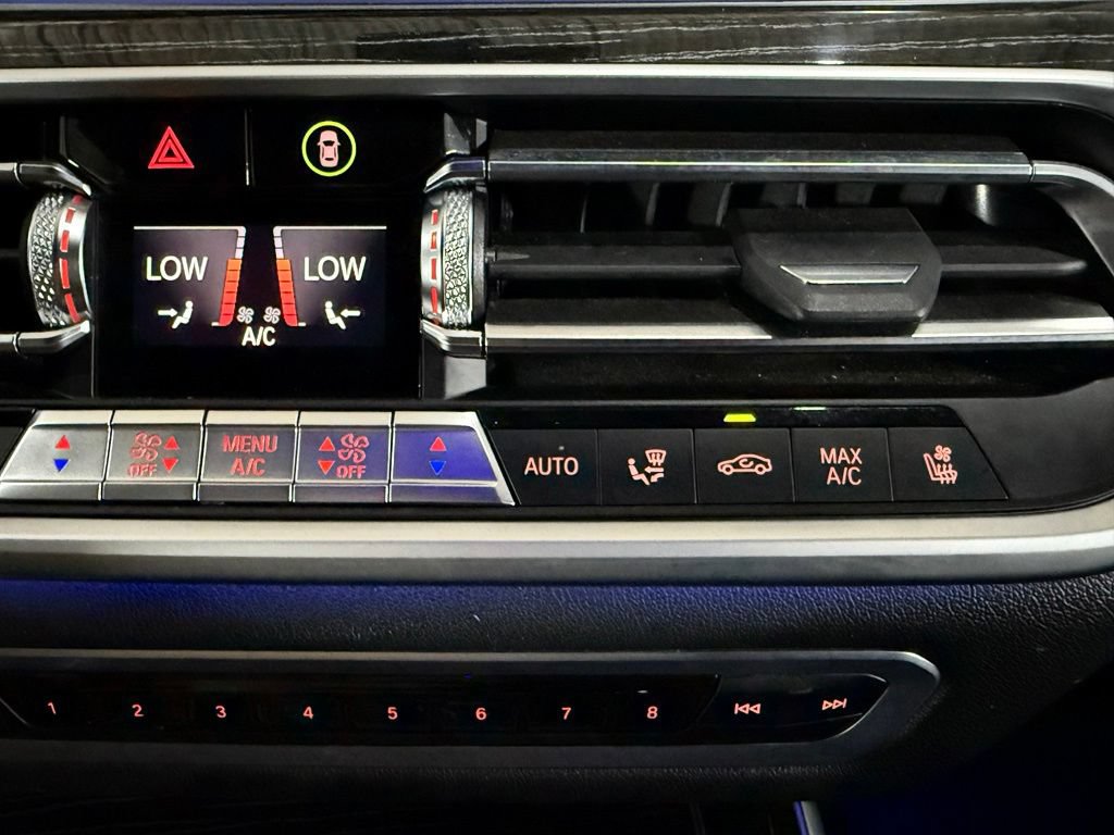 Used 2022 BMW X7 xDrive40i w/ M Sport Package AWD/4WD image 46
