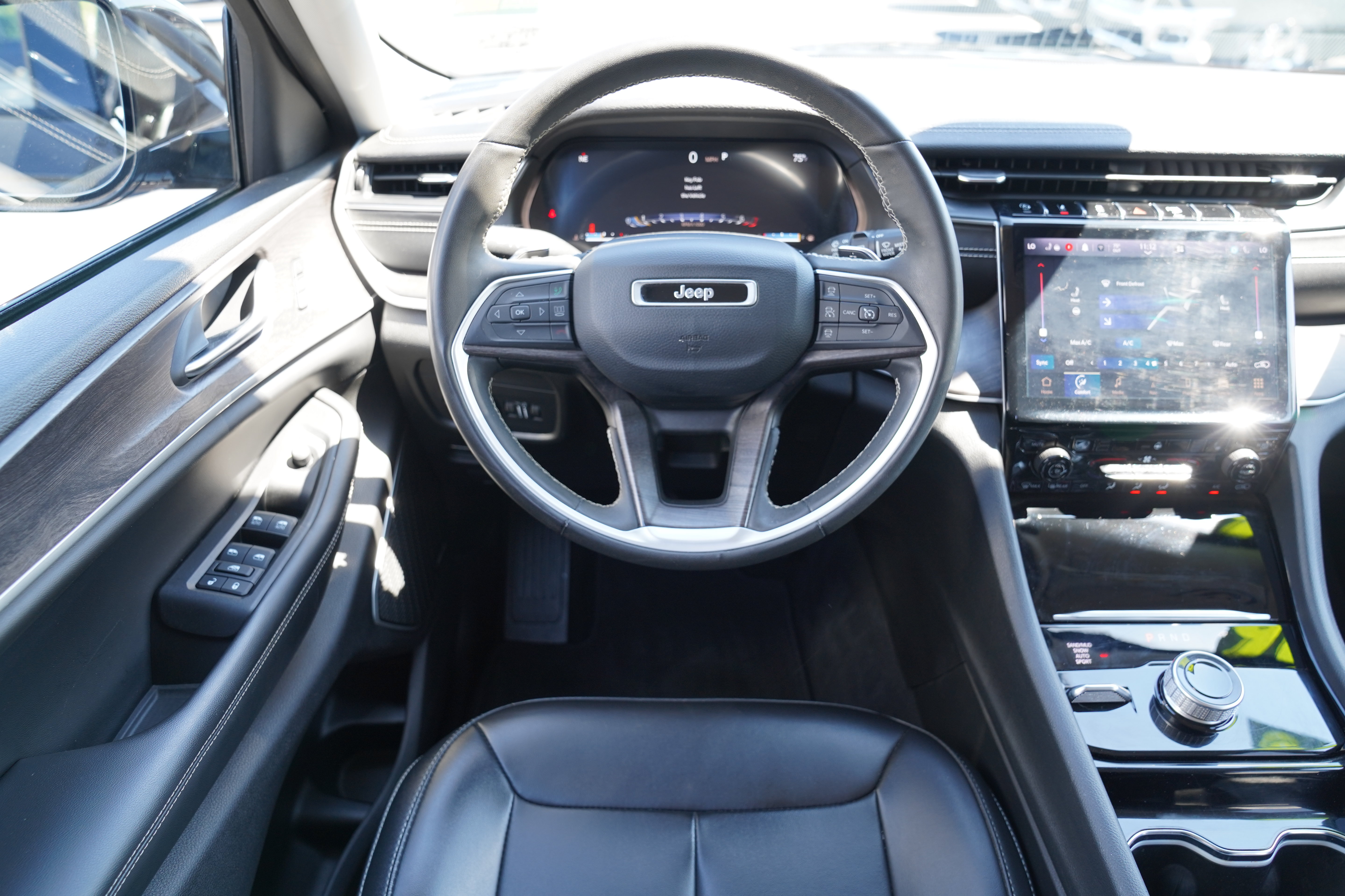 Used 2023 Jeep Grand Cherokee Limited AWD/4WD image 11
