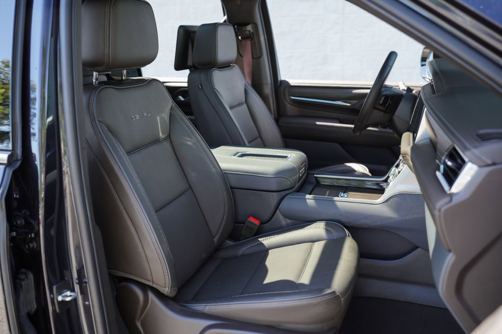 Used 2024 GMC Yukon Denali w/ Advanced Technology Package AWD/4WD image 24