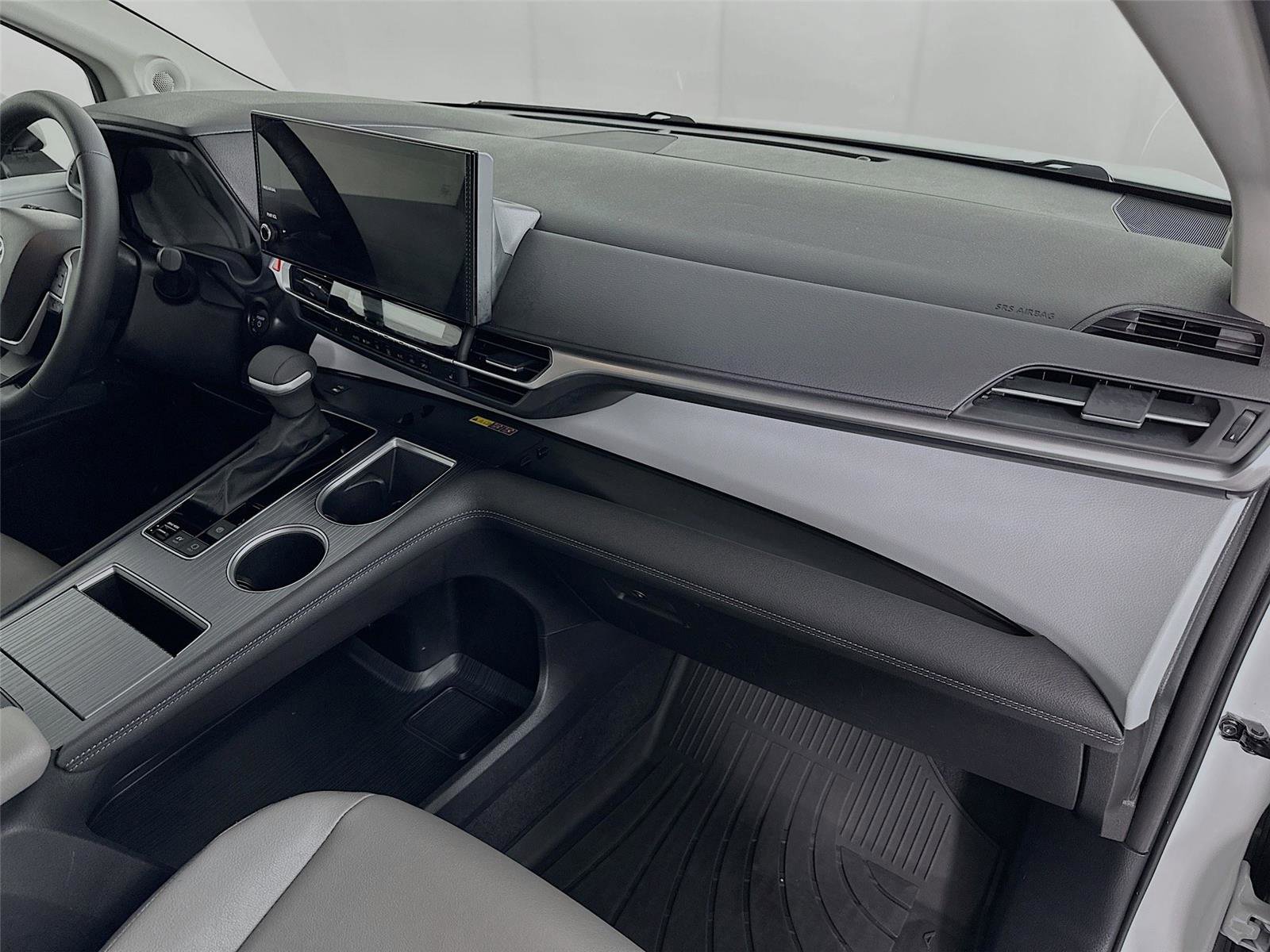 Used 2025 Toyota Sienna XLE w/ XLE Plus Package image 30