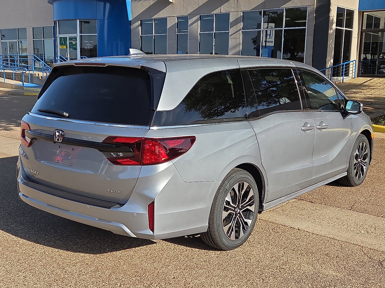 New 2026 Honda Odyssey Elite image 3