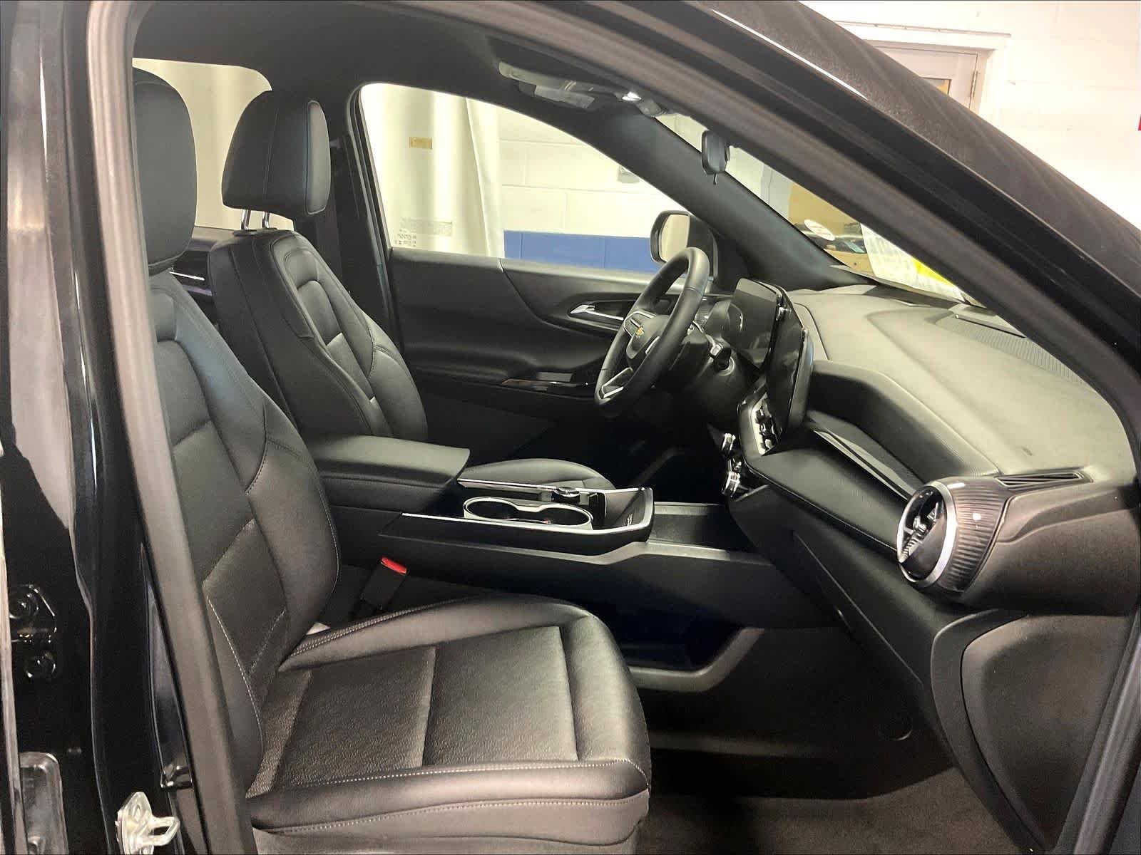 Used 2026 Chevrolet Equinox LT w/ Convenience Package II AWD/4WD image 11