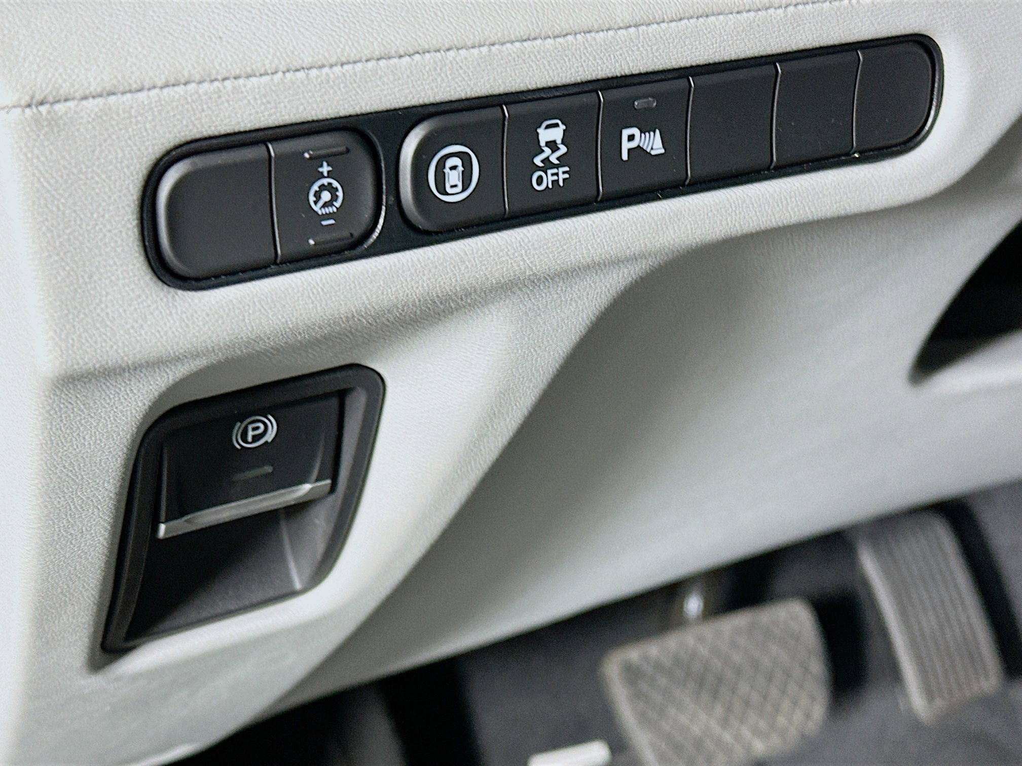 Used 2023 Acura MDX SH-AWD w/ Technology Package image 17