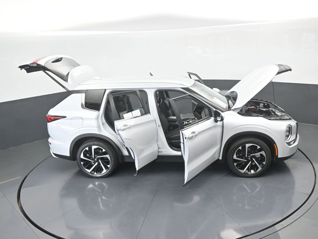 Used 2023 Mitsubishi Outlander SE image 77