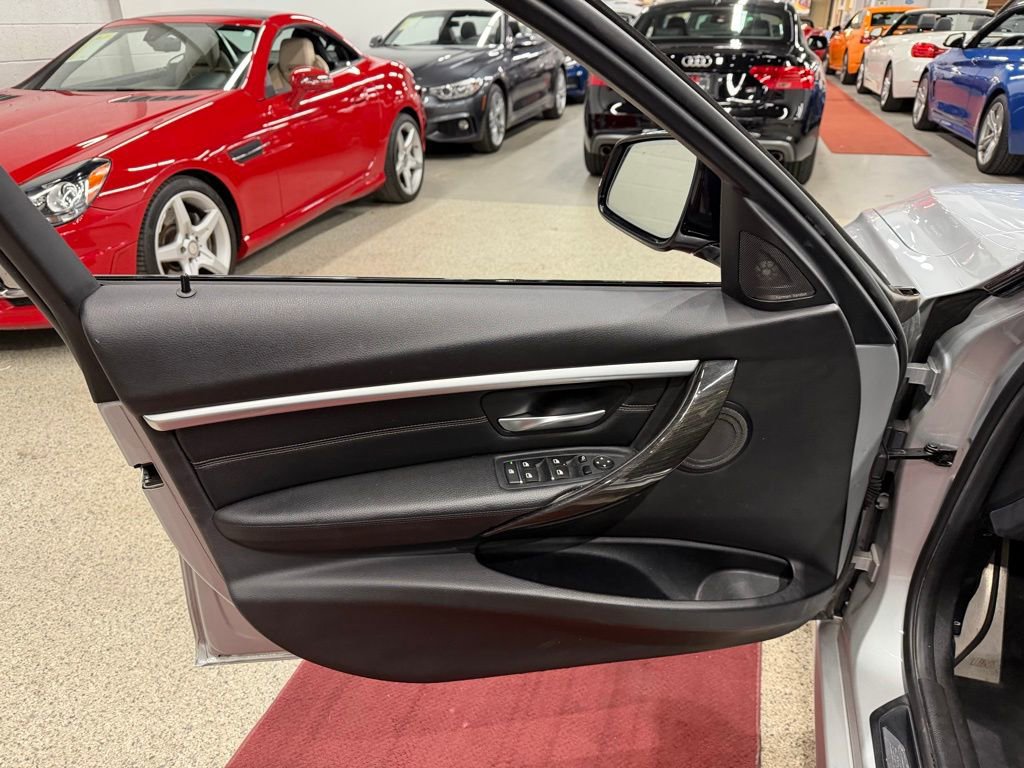 Used 2017 BMW 340i xDrive Sedan AWD/4WD image 24