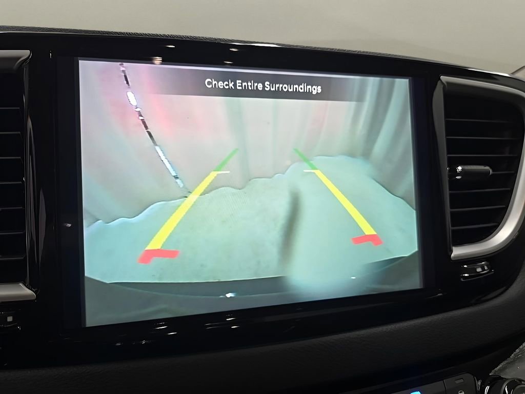 Used 2024 Chrysler Pacifica Touring-L image 26