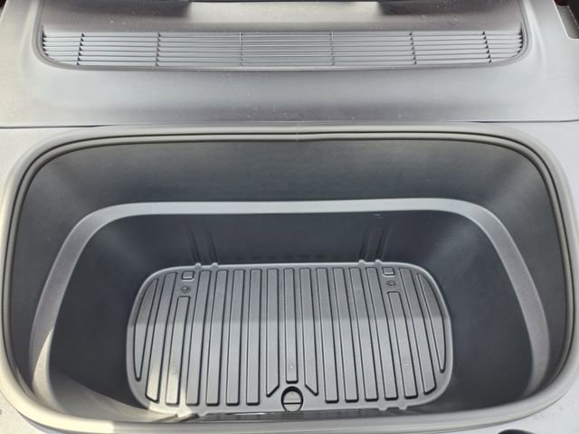 Used 2026 Tesla Model Y 2WD image 31