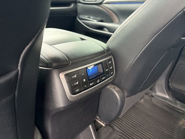 Used 2019 Toyota Highlander Limited Platinum AWD/4WD image 15