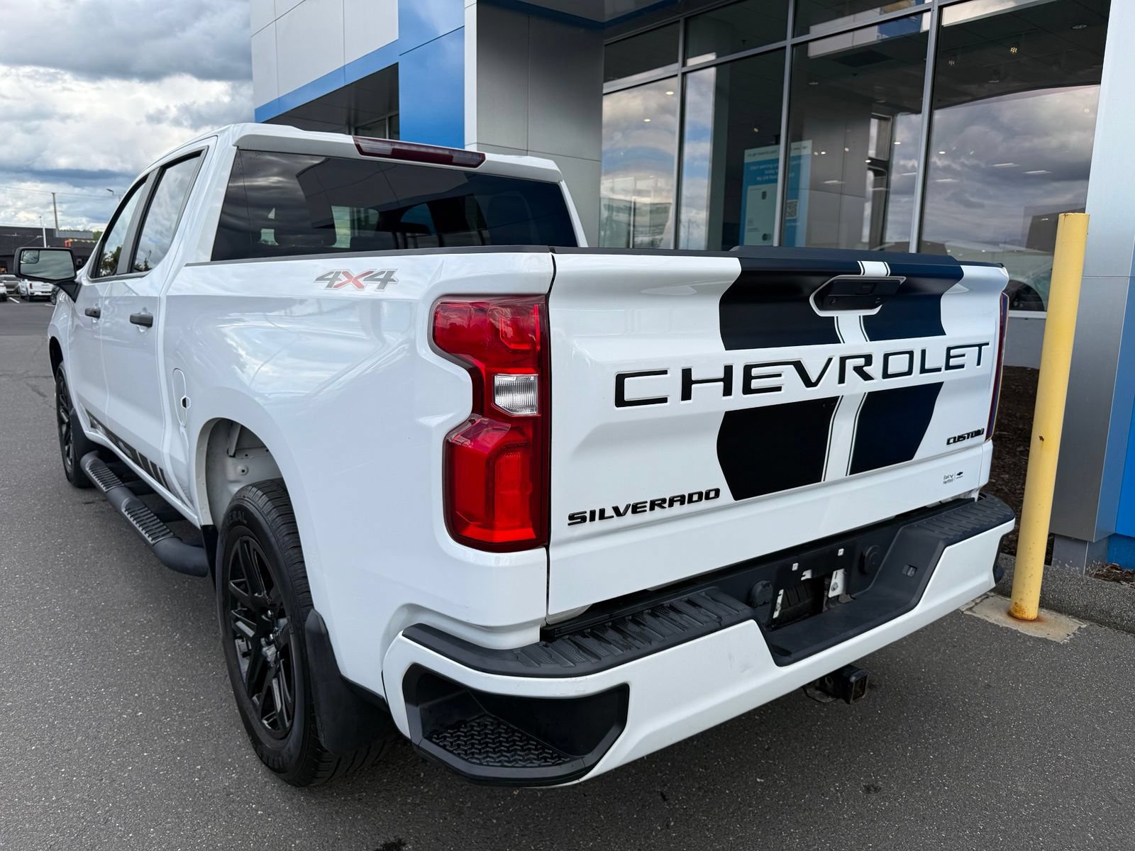 Used 2022 Chevrolet Silverado 1500 Custom w/ Rally Edition AWD/4WD image 6