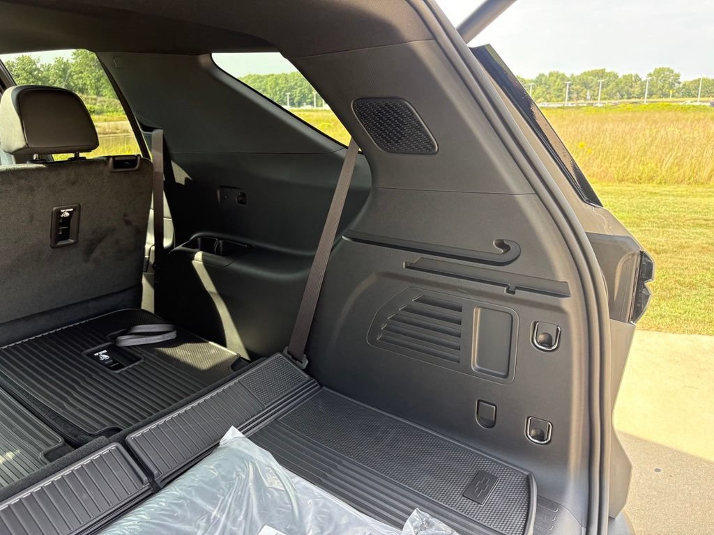 New 2027 Chevrolet Traverse Z71 w/ Driver Confidence Package AWD/4WD image 61