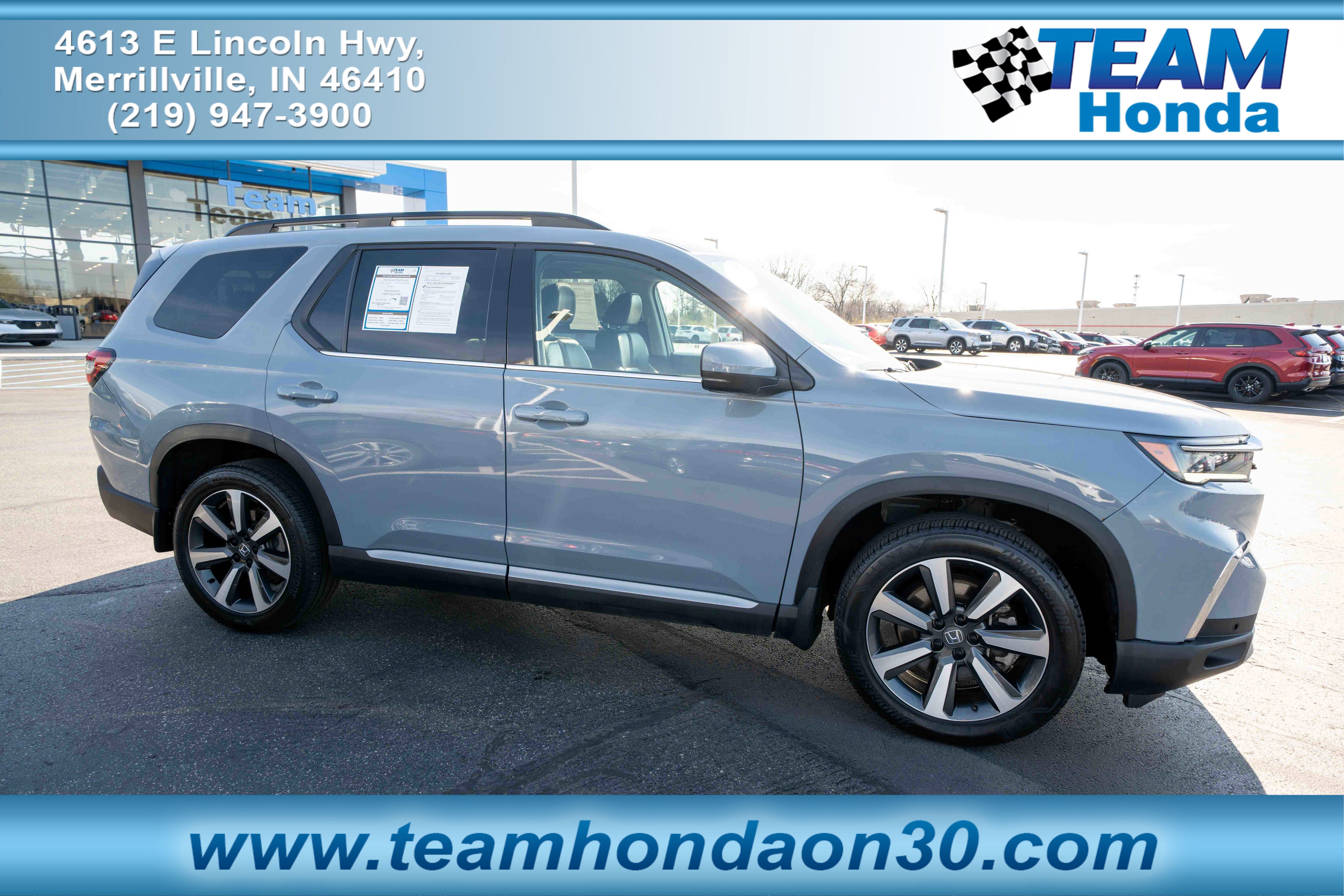Used 2025 Honda Pilot Touring image 1