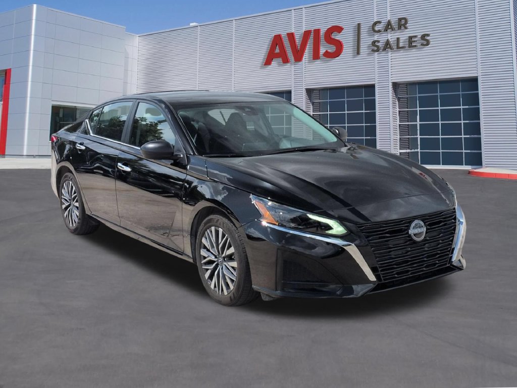 Used 2025 Nissan Altima 2.5 SV FWD image 3