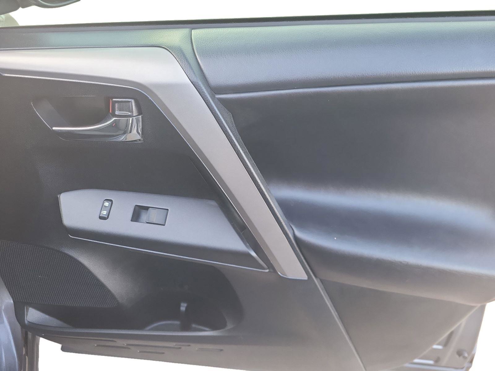 Used 2018 Toyota RAV4 XLE image 26