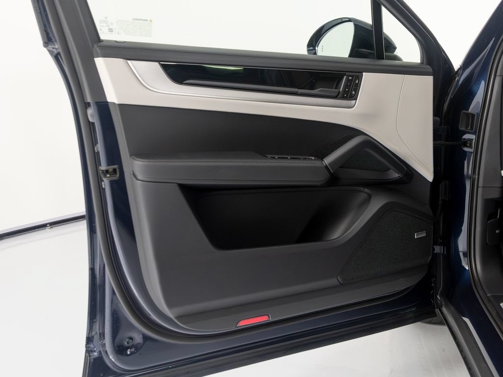 New 2026 Porsche Cayenne Coupe AWD/4WD image 19