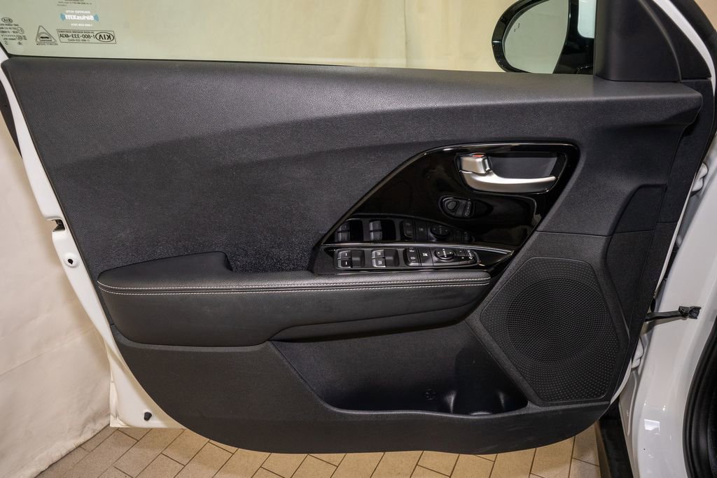 Used 2021 Kia Niro EX w/ Cold Weather Package image 11