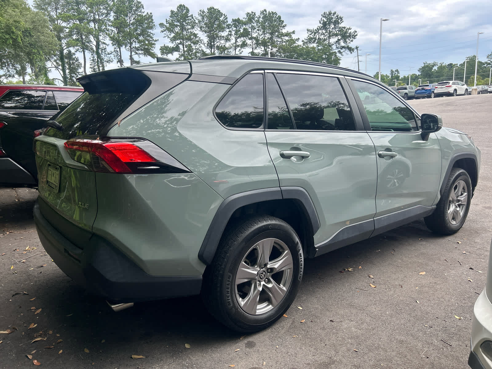 Used 2022 Toyota RAV4 XLE w/ Convenience Package FWD image 5