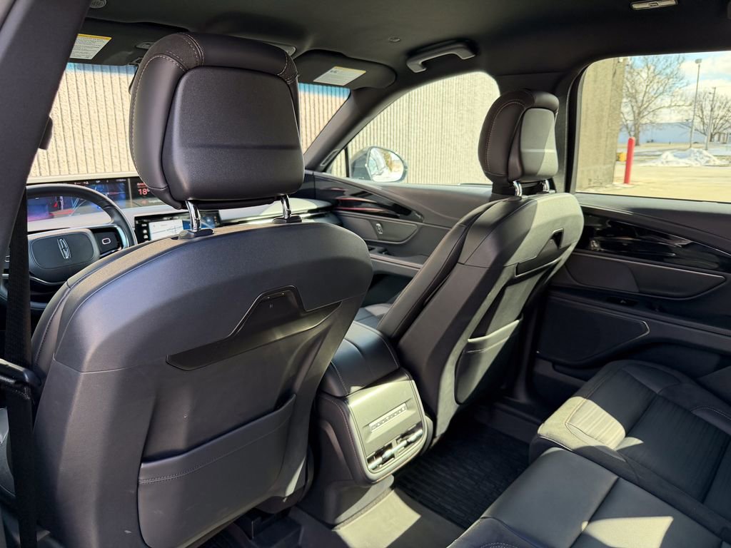 Used 2024 Lincoln Nautilus Reserve w/ Jet Appearance Package (87T) image 15