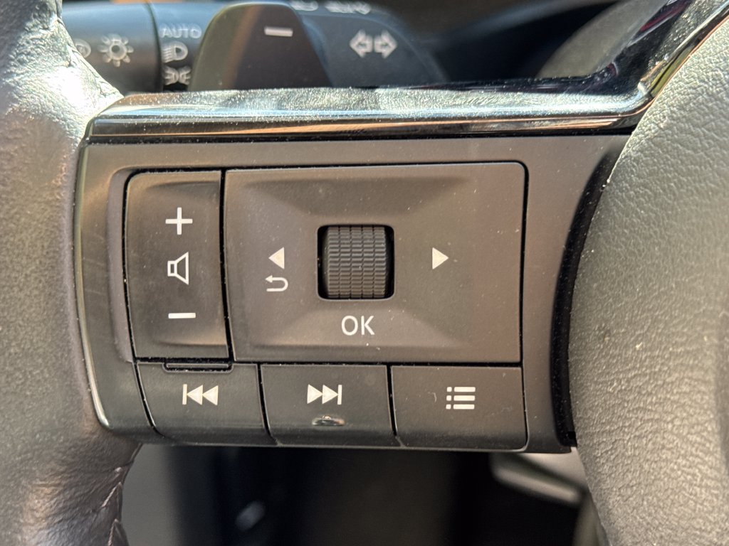 Used 2023 Nissan Rogue Platinum AWD/4WD image 28
