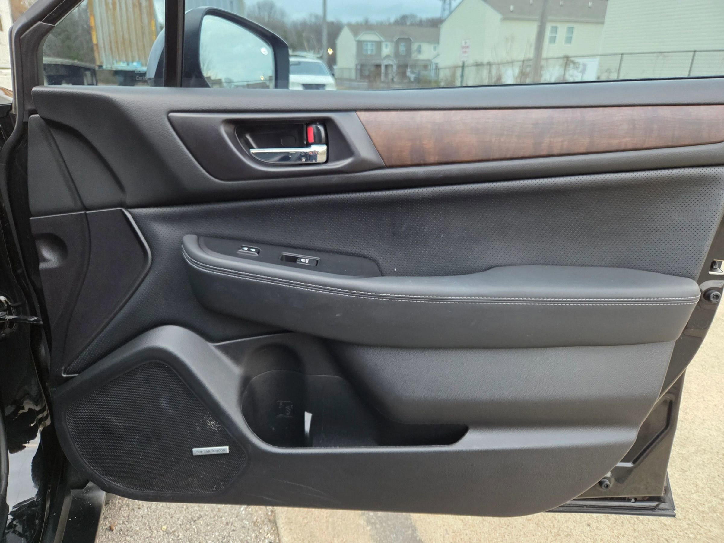 Used 2017 Subaru Outback 3.6R Limited image 19