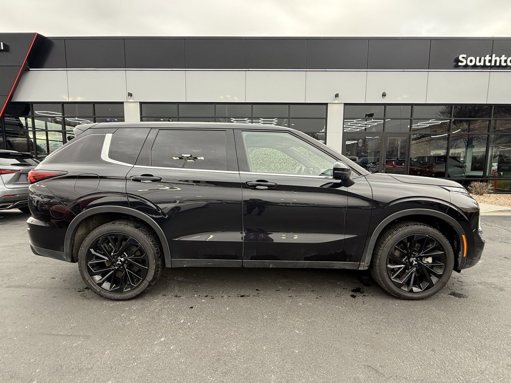 Used 2024 Mitsubishi Outlander SE image 8