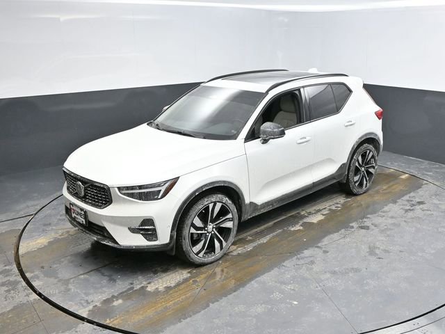Used 2023 Volvo XC40 B5 Ultimate w/ Protection Package Premier image 35