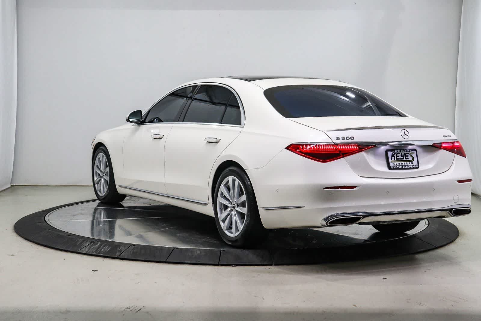 Used 2022 Mercedes-Benz S 500 4MATIC image 2