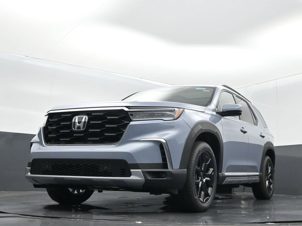 New 2025 Honda Pilot Touring image 8