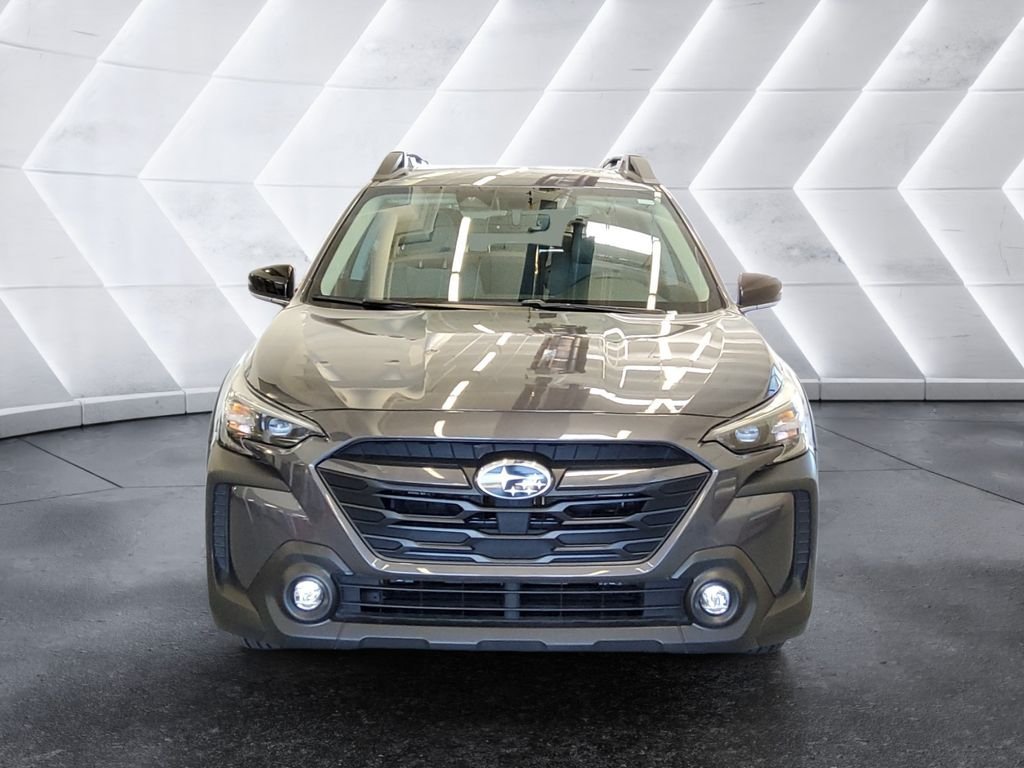 Used 2025 Subaru Outback Premium AWD/4WD image 2