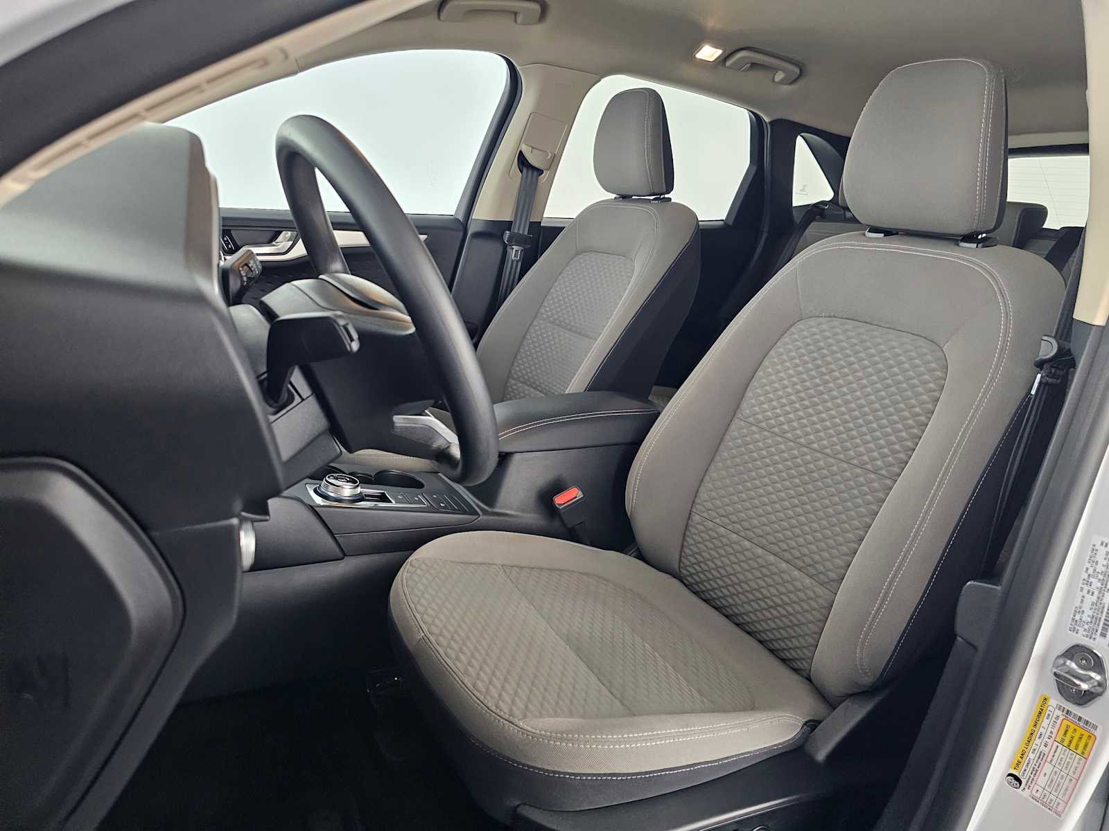 Used 2020 Ford Escape SE image 21