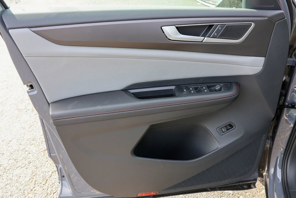 New 2025 Volkswagen Atlas Peak Edition SE image 33
