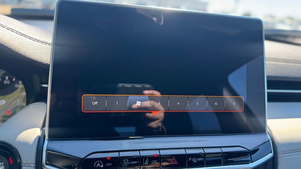 Used 2023 Jeep Compass Limited image 11