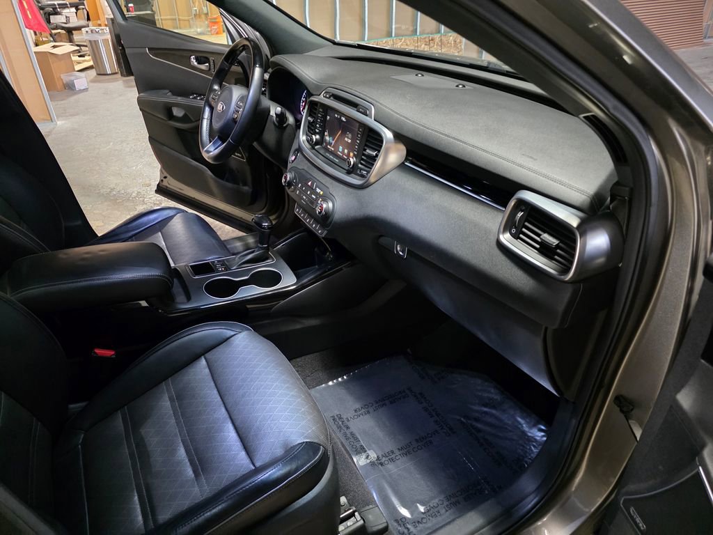 Used 2016 Kia Sorento SX image 19
