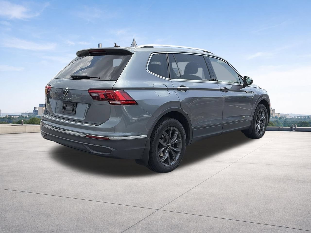 Used 2022 Volkswagen Tiguan SE FWD image 24