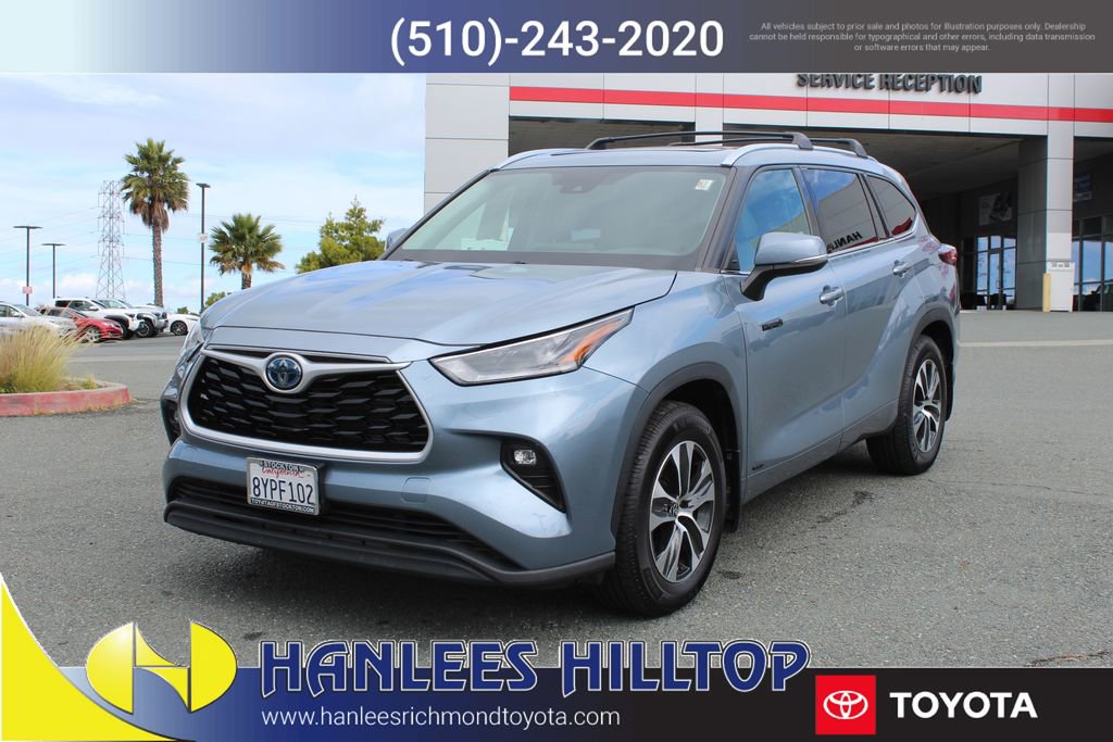 Used 2021 Toyota Highlander XLE AWD/4WD image 3