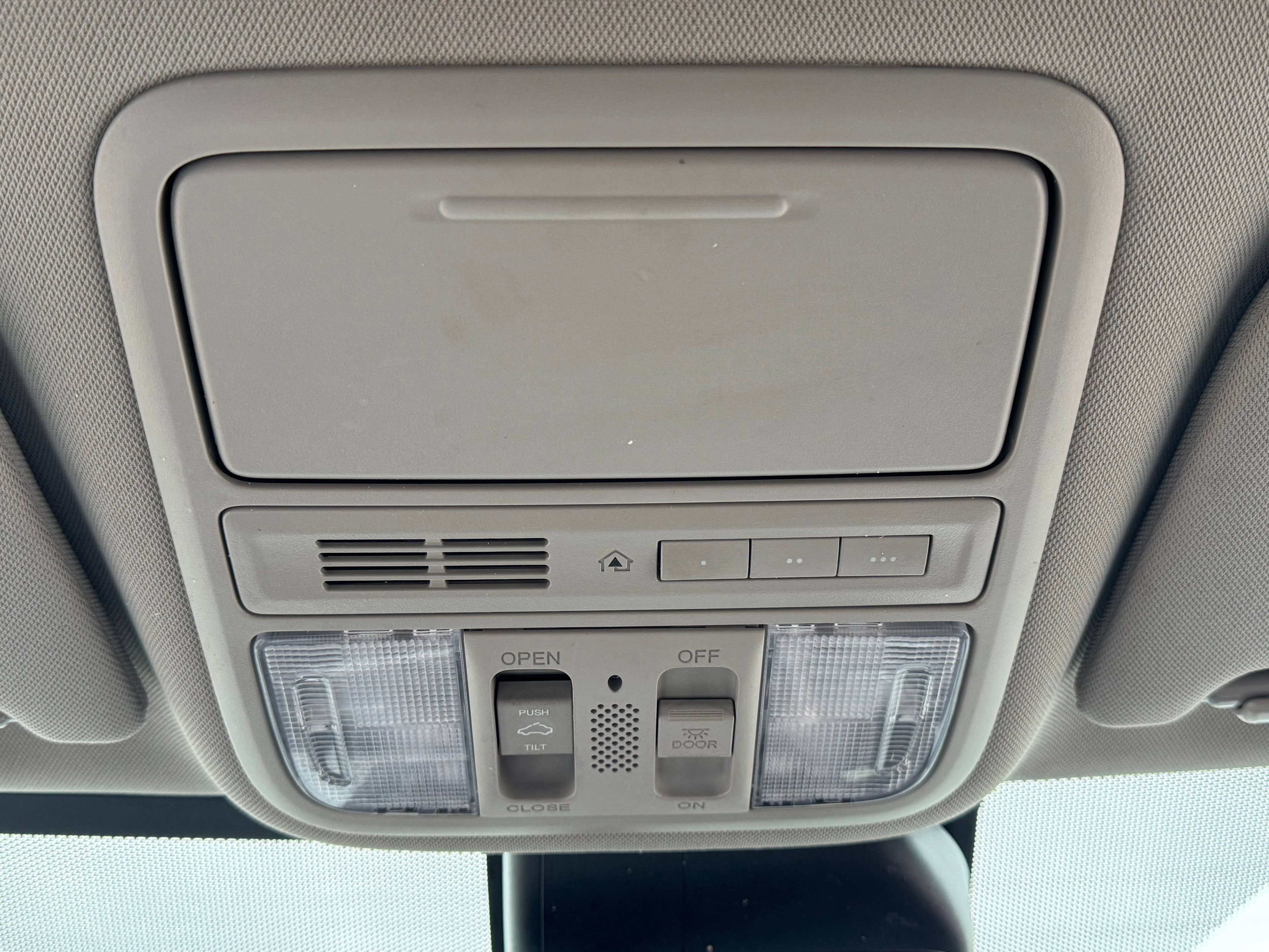 Used 2014 Honda Odyssey Touring Elite image 55