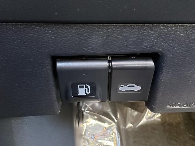 New 2025 Nissan Versa SV w/ Trunk Package image 20