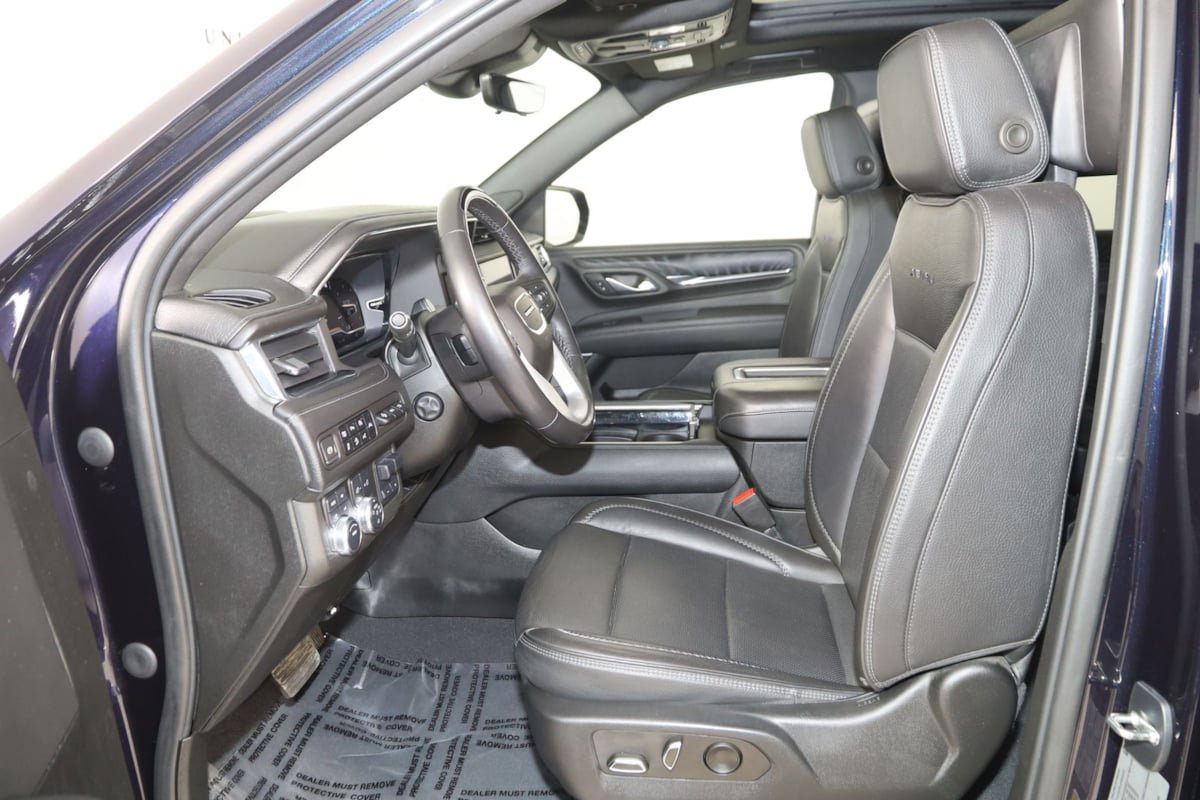 Used 2023 GMC Yukon XL Denali w/ Advanced Technology Package AWD/4WD image 12