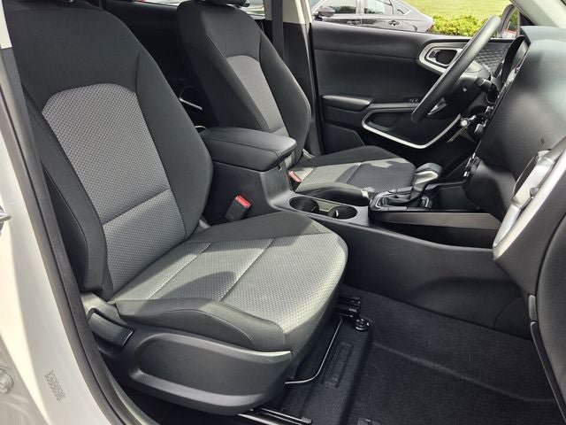 Used 2025 Kia Soul LX w/ LX Technology Package FWD image 15