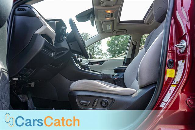 Used 2019 Toyota RAV4 XLE w/ Convenience Package FWD image 18