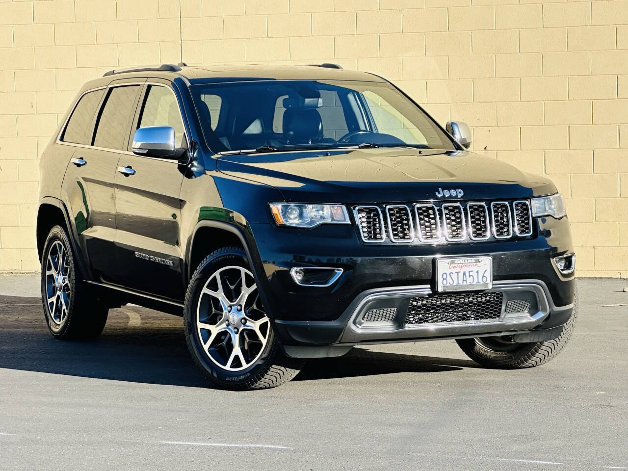 Used 2019 Jeep Grand Cherokee Limited AWD/4WD image 1