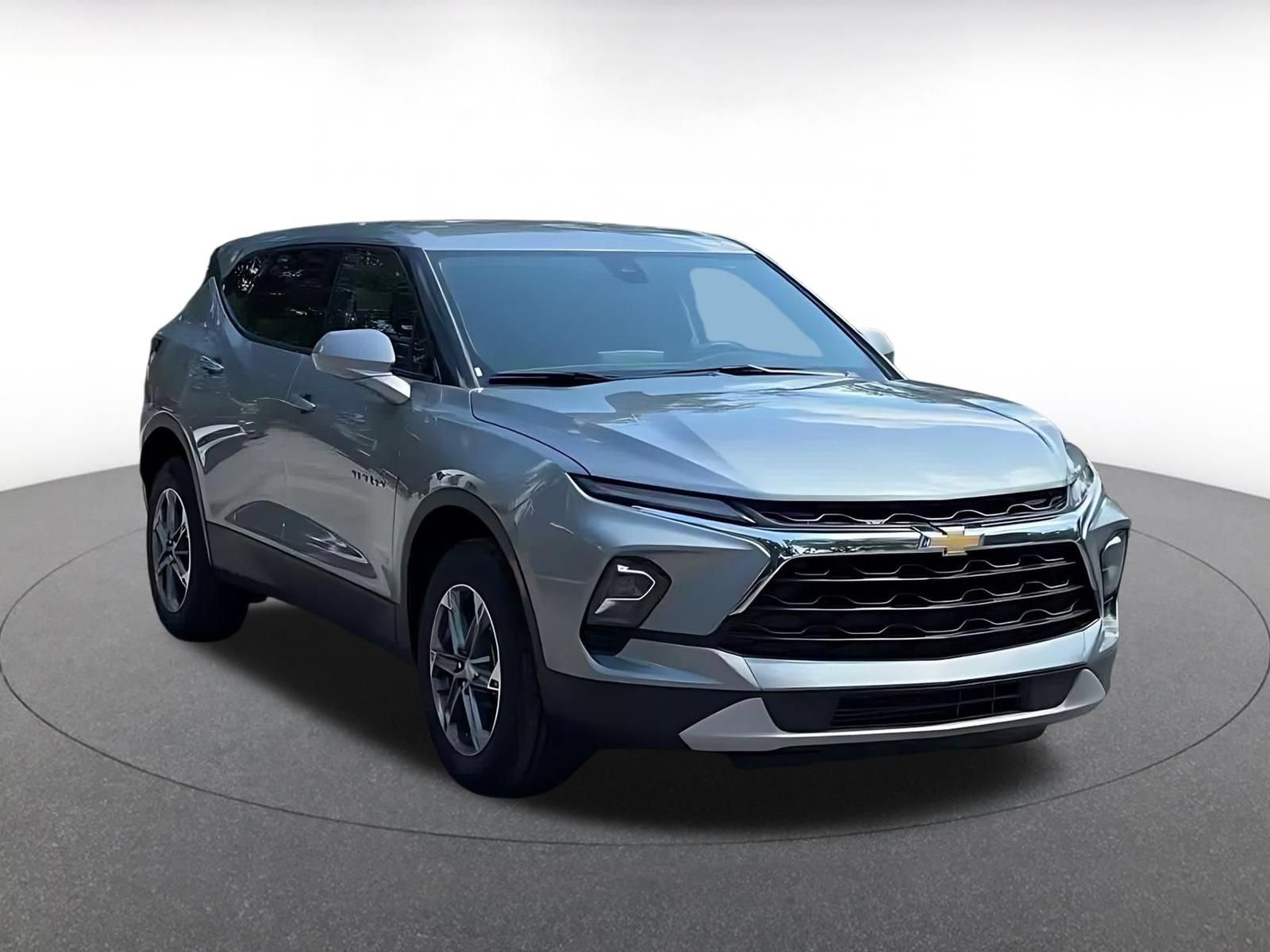 Used 2026 Chevrolet Blazer LT FWD image 3
