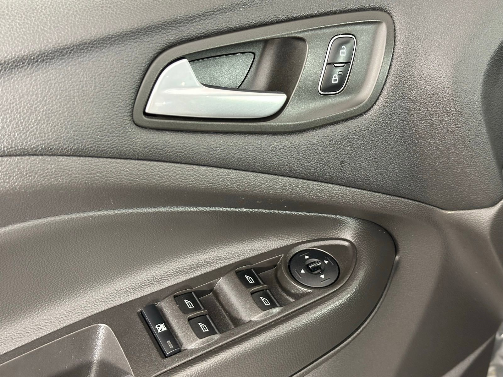 Used 2018 Ford Escape SEL image 33