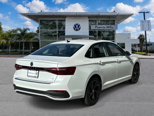 New 2027 Volkswagen Jetta SE FWD image 4